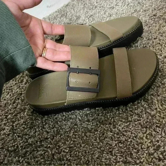 Sorel Roaming Buckle Slide Sandal
Sage Green Size 6.5 - Picture 2 of 10